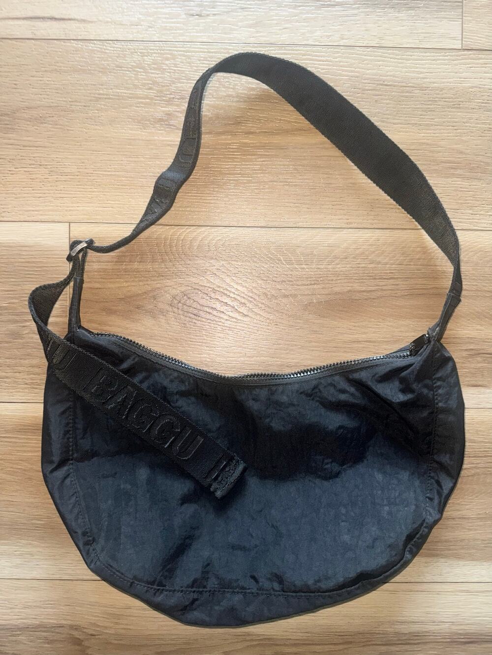 BAGGU Medium Nylon Crescent Bag in Black - Excellent Condition